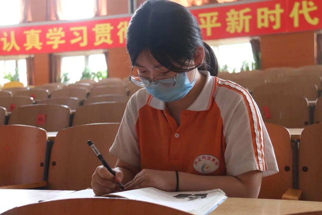 衡水市第十四中学:暖暖的叮咛 殷切的期盼(二)